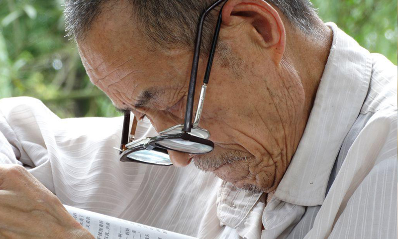 選配老花鏡掌握六個(gè)關(guān)鍵點(diǎn)，佩戴舒適不頭暈