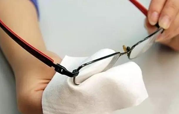 老花鏡防輻射眼鏡的作用、保養(yǎng)，你真的都懂嗎？