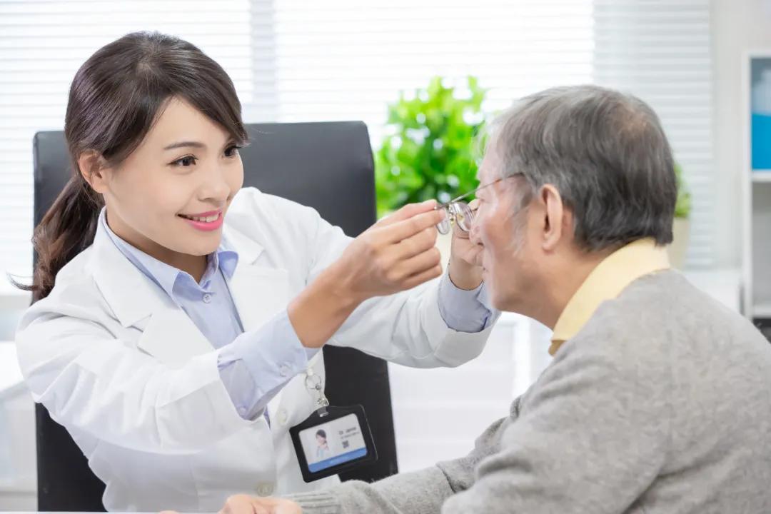 網(wǎng)上直接買(mǎi)的老花鏡，能戴嗎？