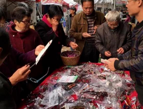 怎么佩戴老花鏡？驗(yàn)光 品牌 質(zhì)量 保養(yǎng)一個(gè)都不能少